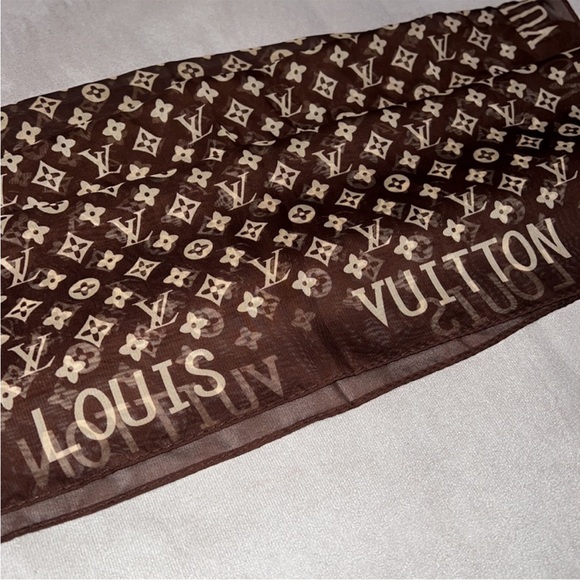 Louis Vuitton scarf - Picture 2 of 4